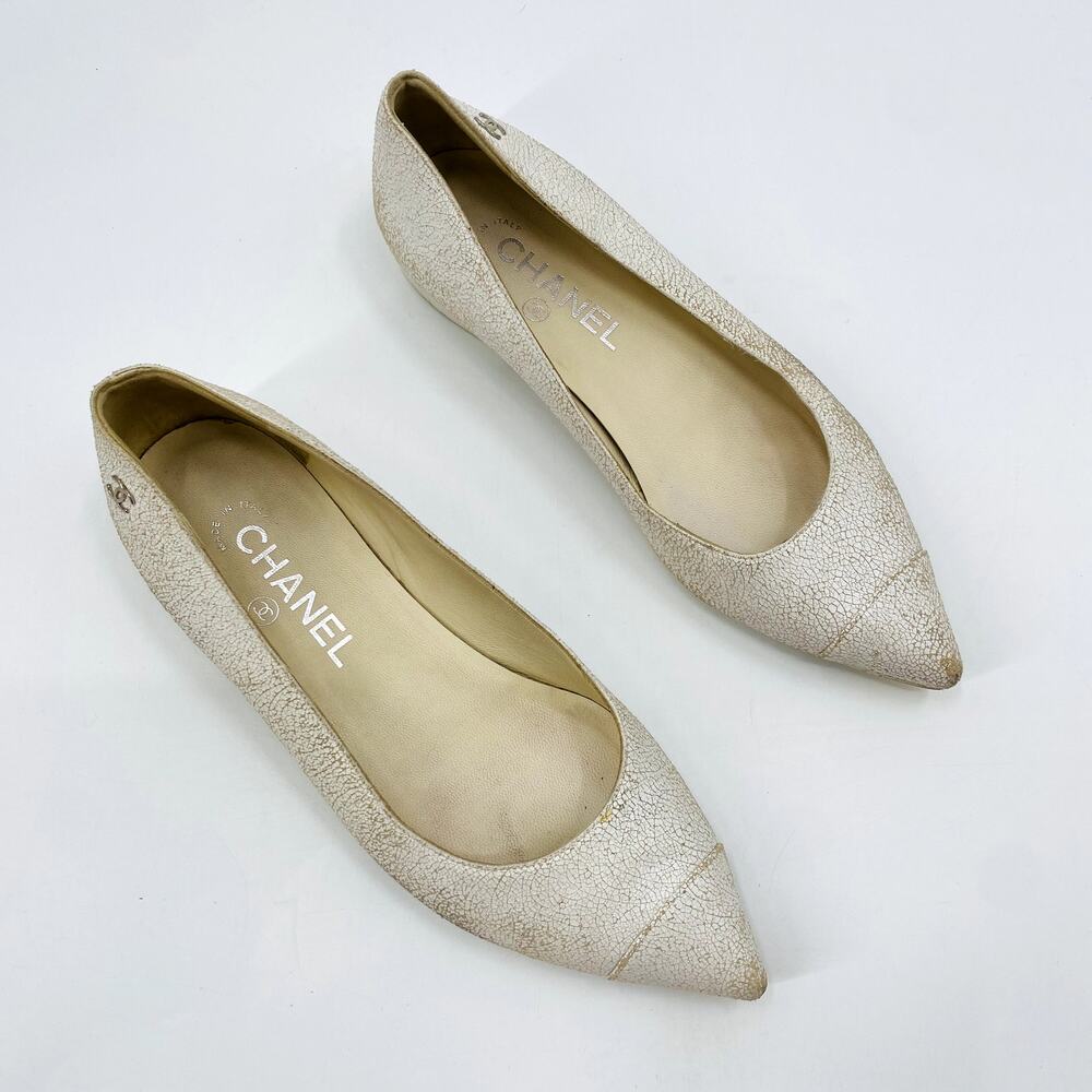 CHANEL 37 white distressed leather pointed toe flats